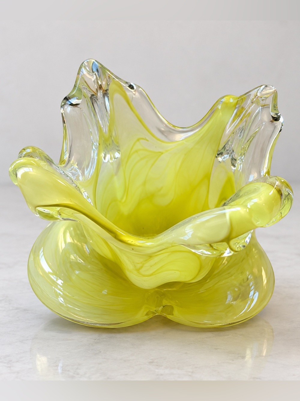 Handblown Yellow Green Art Glass Ruffled Bowl / Vase